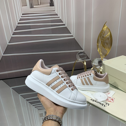 Couple model McQueen Spring_ Summer Autumn and Winter 35-46-e3e8ea89